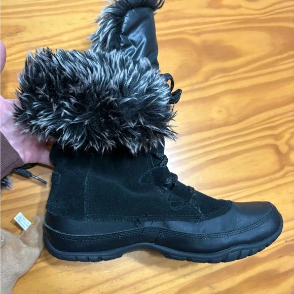 The North Face Black Winter Boots with Fur Trim - Picture 10 of 14
